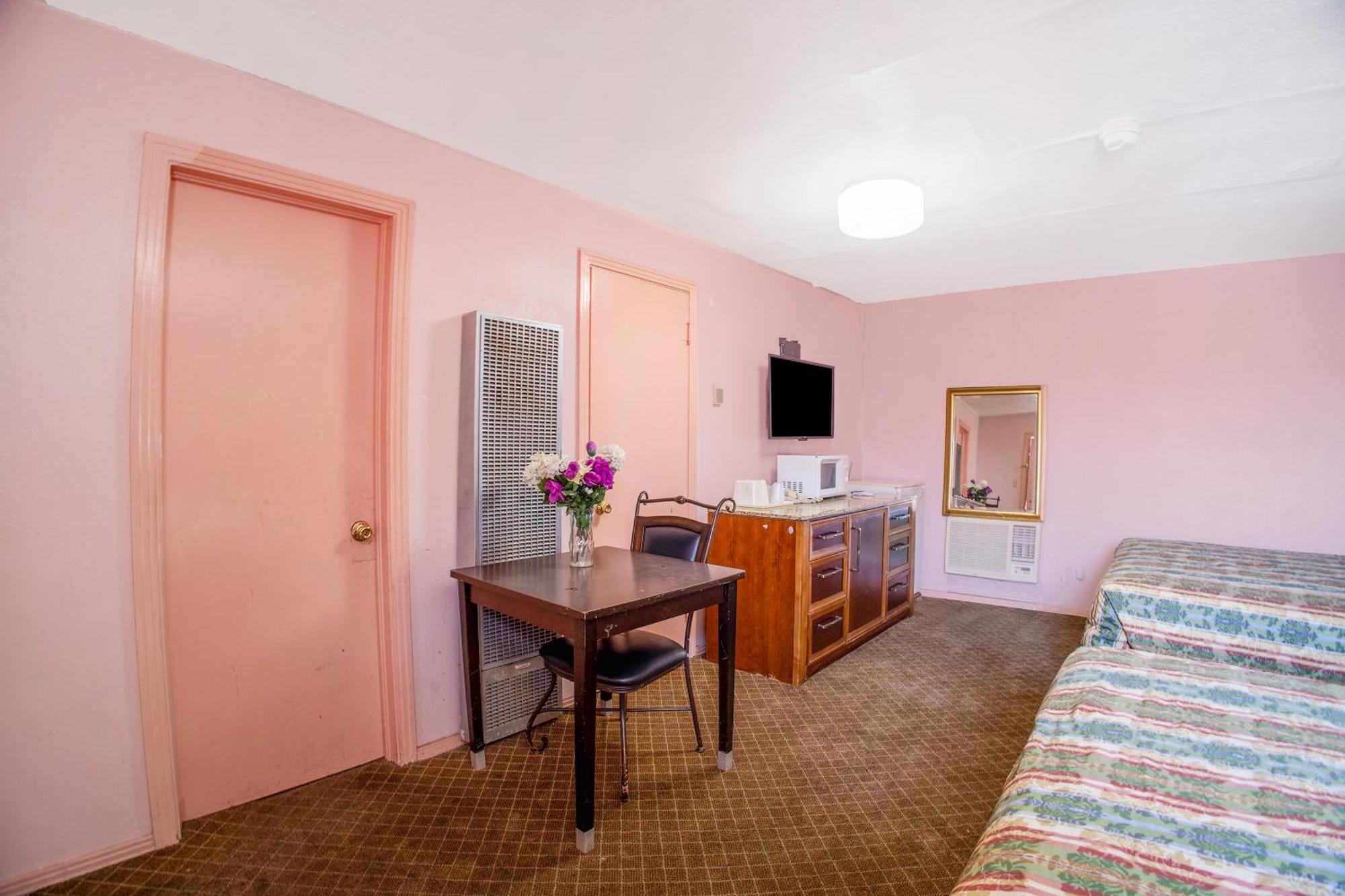 Motel Sands By Oyo Near Airport 2*